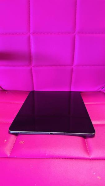 Apple iPad Pro 12.9" 6th Gen, 42 units