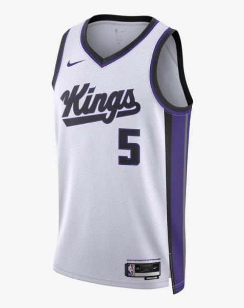 4 Pallets of Apparel, Licensed Goods and Accessories